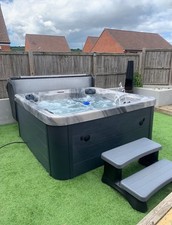 Gecko  Hot Tub with Waterfall