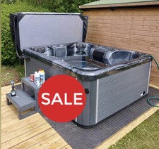 Black Hot Tub 5 Seat 32Amp