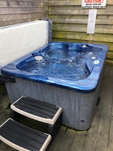 Hot tub seater spa - hot,